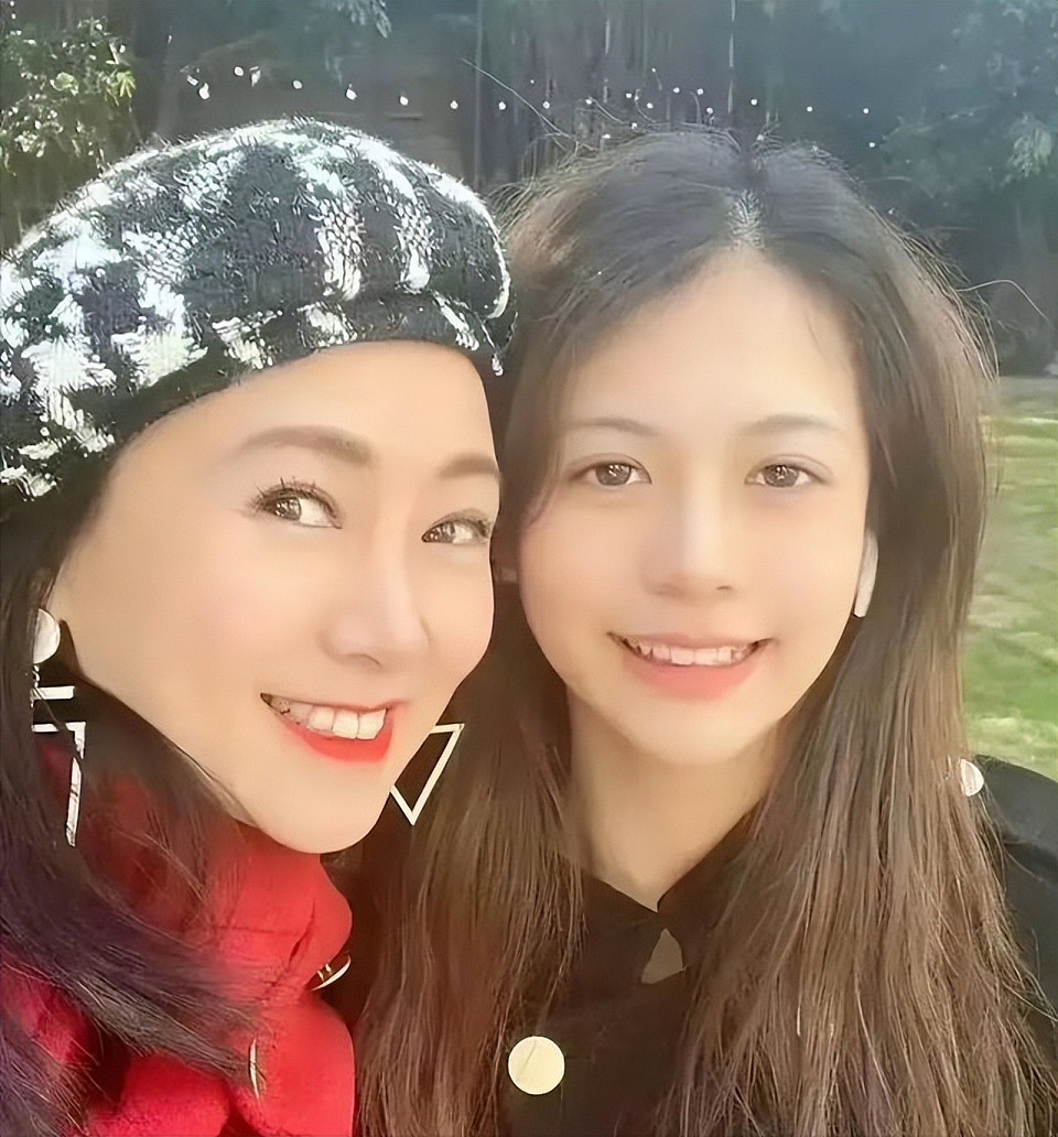 网友选出的“最美星二代”才配出道？这八位星光难掩，不输爸妈（组图） - 38