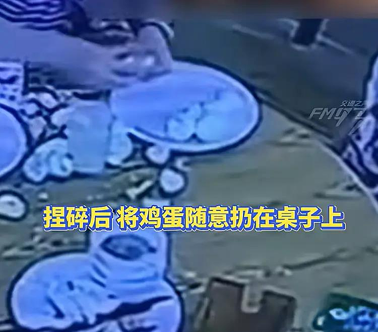 打包自助餐被制止！女子恼怒当女儿面“捏碎20鸡蛋”，网友炸锅（视频/组图） - 2