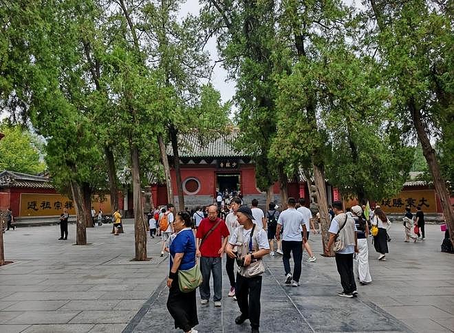 少林寺换住持32天:方丈室围挡拆除,高价香取消,数十名僧人离开(组图) - 3