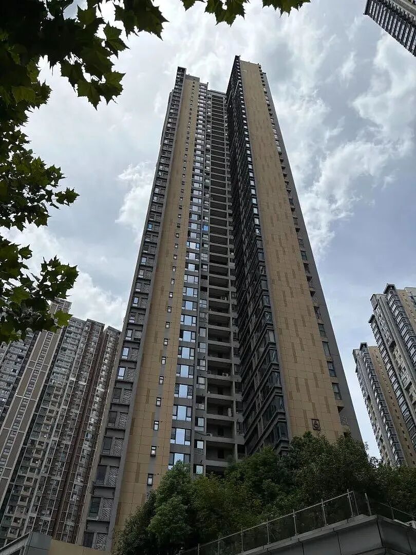 20岁女孩被砸身亡：高层住宅外墙脱落管理之困（组图） - 2