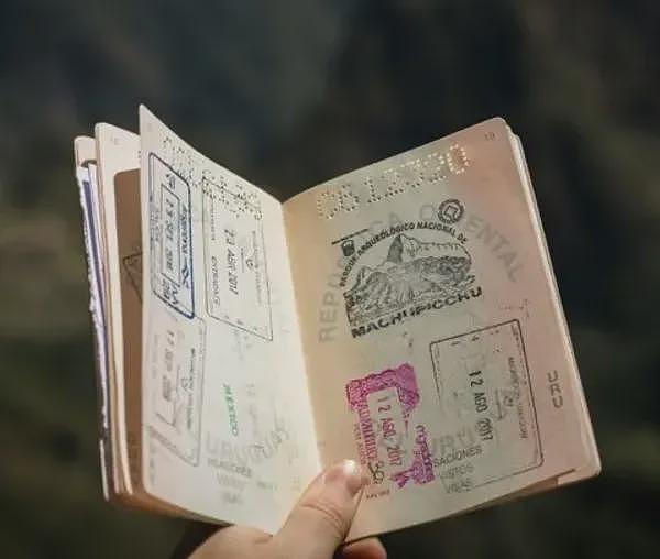 华人银行账户不正常交易已上报美国财务部，持中国护照开户成重点关注对象...（组图） - 2