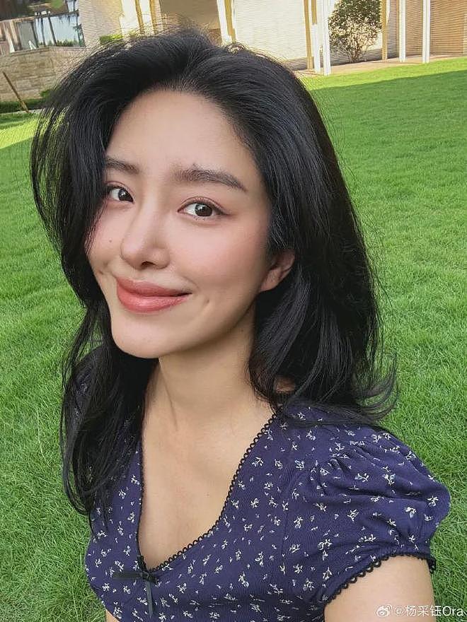 杨采钰破防回怼网友！被曝没领证给人当小老婆，本人反驳：离大谱（组图） - 1