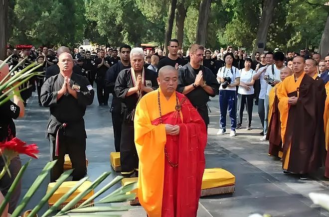 少林寺换住持32天:方丈室围挡拆除,高价香取消,数十名僧人离开(组图) - 15