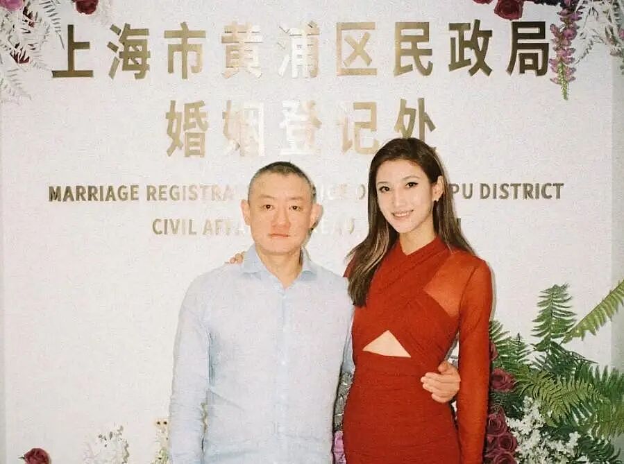 那个让李钰穿着婚纱下葬的男人，又再婚了，新娘是95后留学生…（组图） - 4