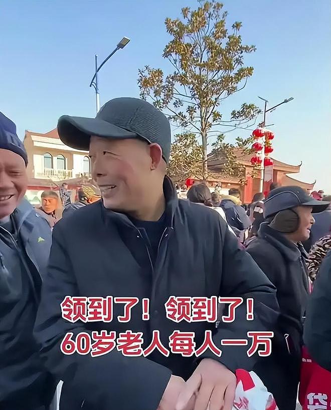 刘强东回老家，凌晨1点喝到脸通红，穿拖鞋做鬼脸，乡亲帮洗房子（组图） - 18