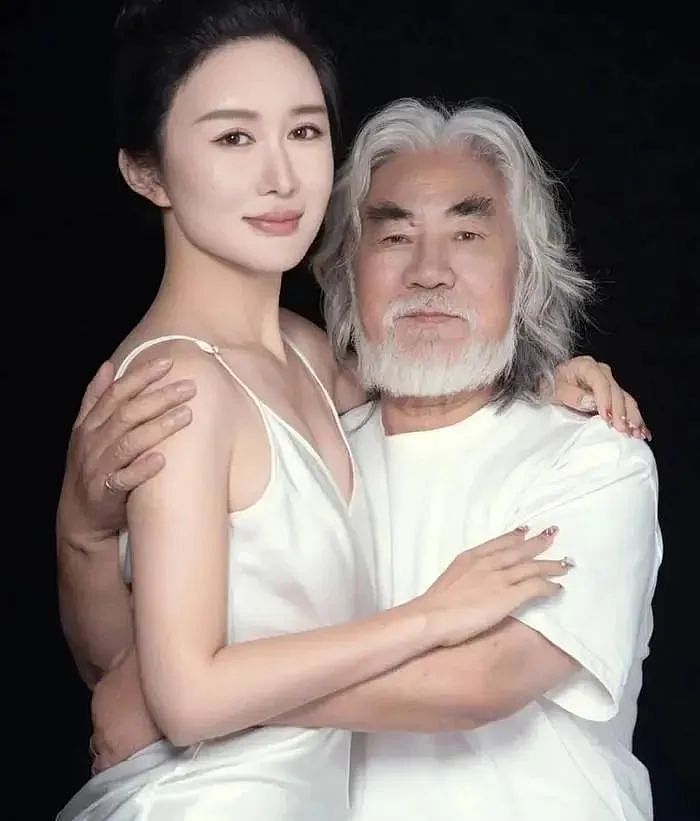 内娱“爷孙恋”:相差50岁,钱也,色也(组图) - 9