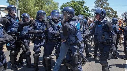 今天就是831，澳洲市中心警方已设“特别管制区”，全澳紧张气氛拉满！大游行组织者点名批评这类移民（组图） - 2
