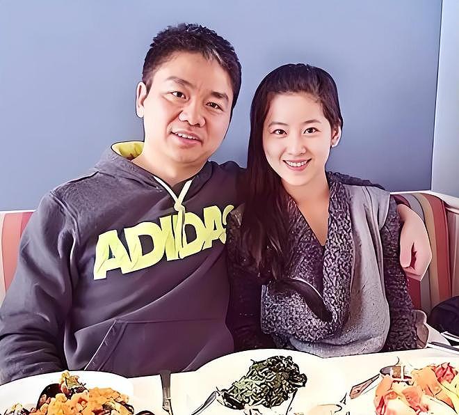 刘强东回老家，凌晨1点喝到脸通红，穿拖鞋做鬼脸，乡亲帮洗房子（组图） - 23