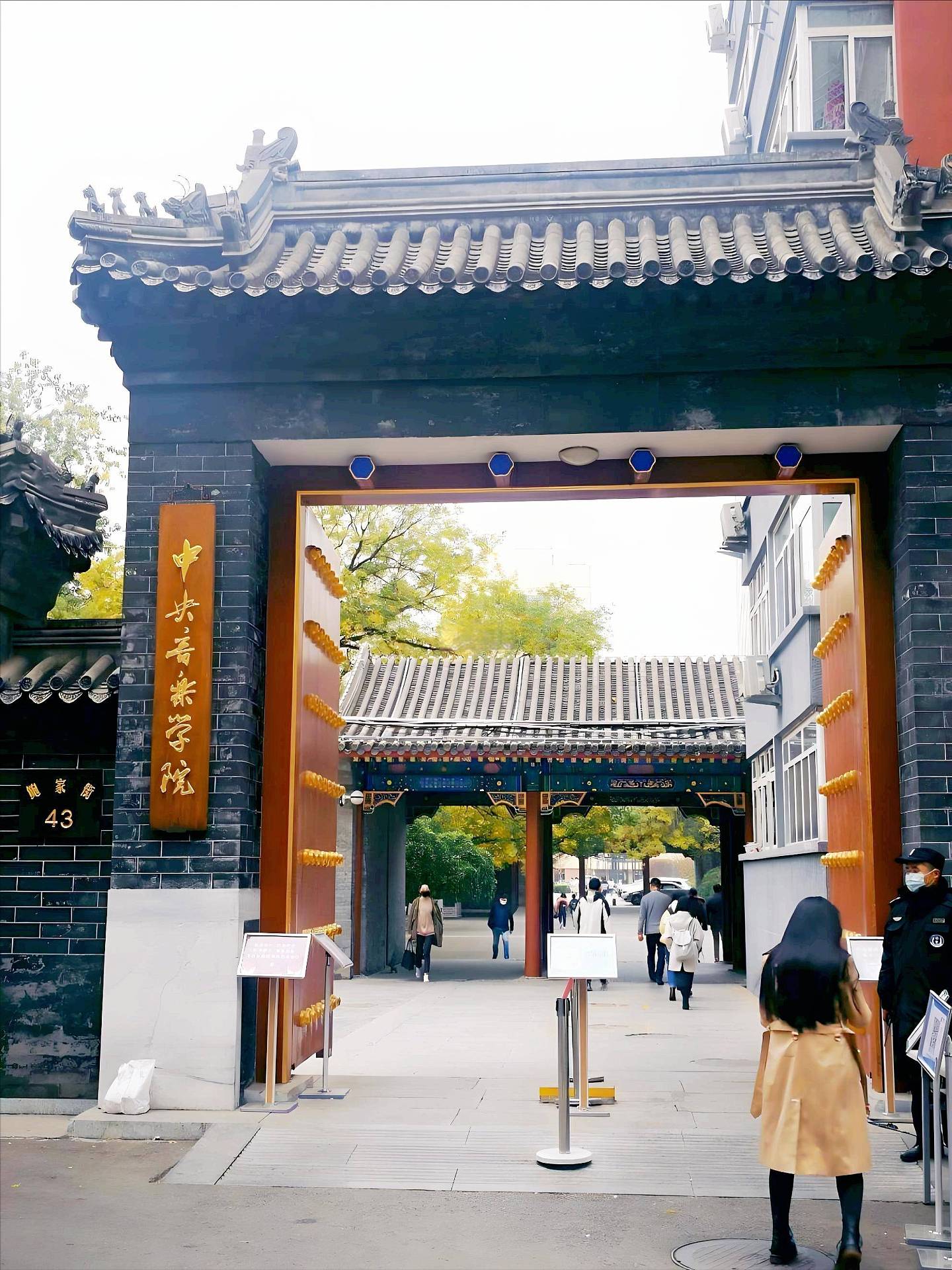 成方圆：曾想与王刚生个孩子，65岁的她照顾9旬父亲（组图） - 4