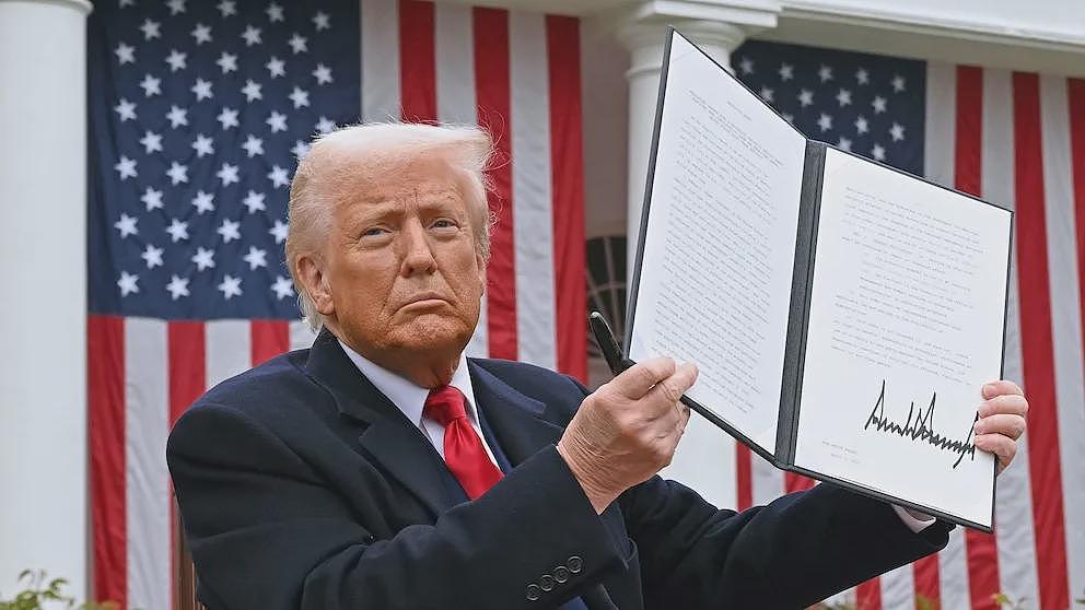 特朗普关税被判违法，法官痛斥总统越权！1420亿关税或要退，白宫愤怒反击（组图） - 2