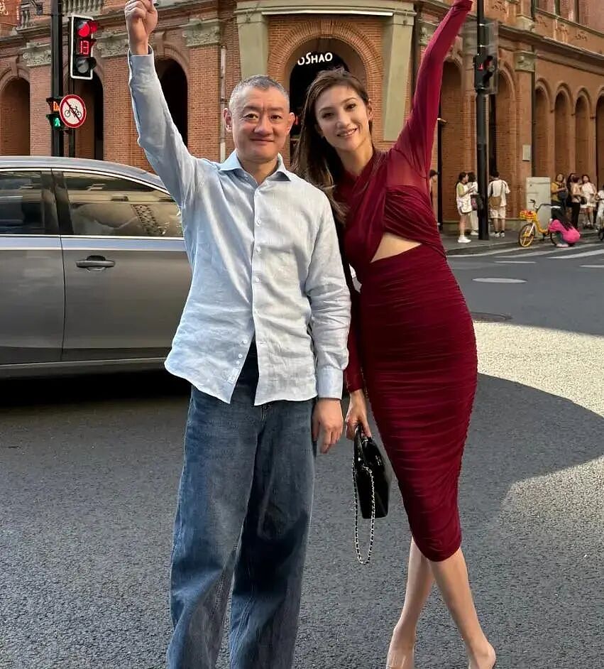 那个让李钰穿着婚纱下葬的男人，又再婚了，新娘是95后留学生…（组图） - 6