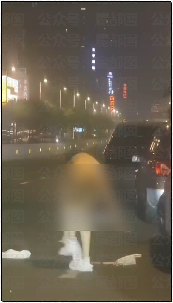 两名女同吵架疯传！超绝身材却一丝不挂坐地引发热议（组图） - 19
