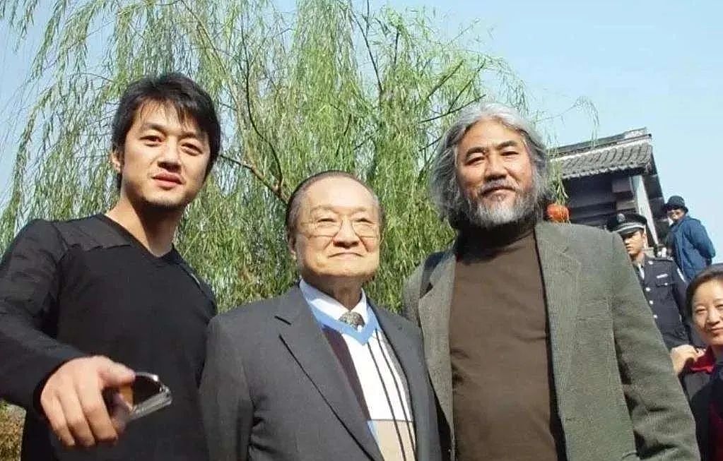 内娱“爷孙恋”:相差50岁,钱也,色也(组图) - 4