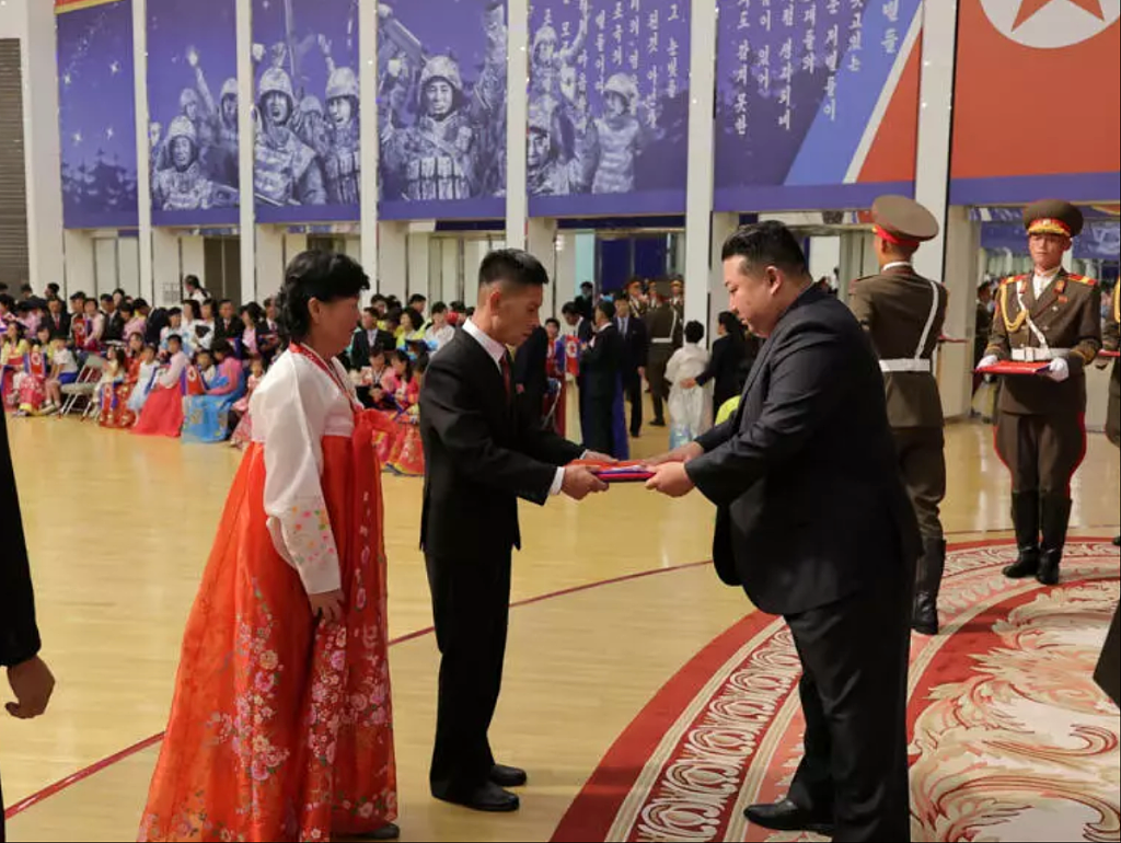 金正恩承诺为在俄阵亡士兵家属提供“美好生活”（组图） - 1