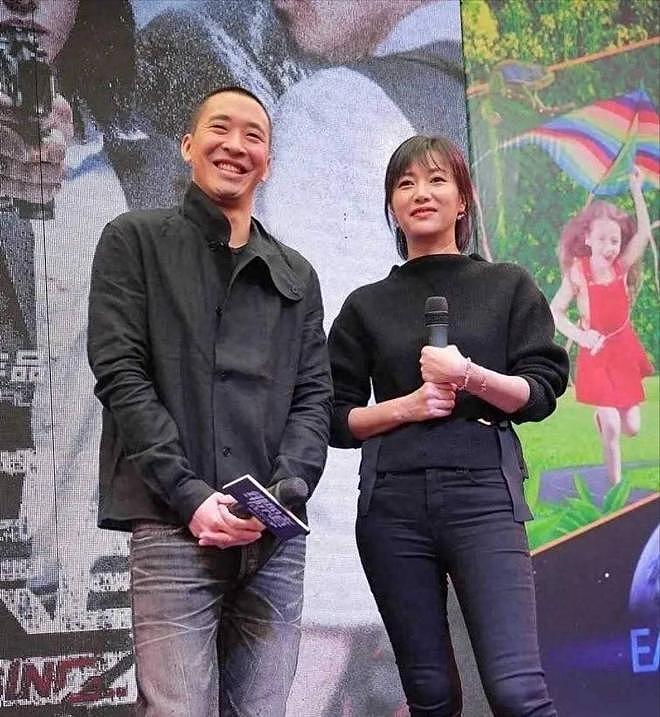徐静蕾黄立行罕见同框，两人举止亲密，相恋15年，不结婚也没孩子（组图） - 16