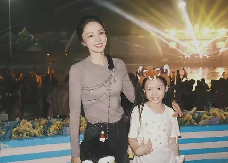 董璇口碑崩塌！买自己代言的金饰送男方亲友，利用话题疯狂捞金（组图） - 16