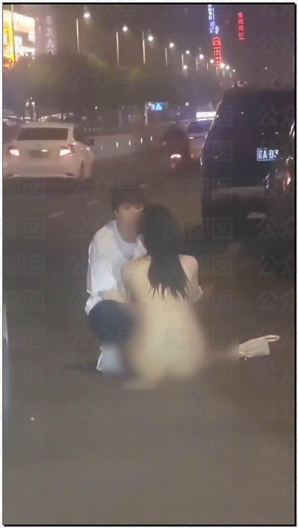 两名女同吵架疯传！超绝身材却一丝不挂坐地引发热议（组图） - 26