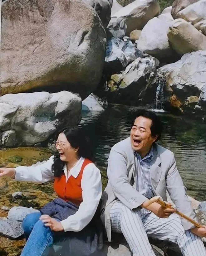 内娱“爷孙恋”:相差50岁,钱也,色也(组图) - 24