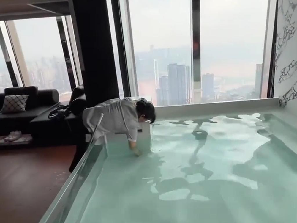 澳洲夫妇入住中国五星级酒店，泡澡泡一半，工作人员全冲进来，杯具了（组图） - 7