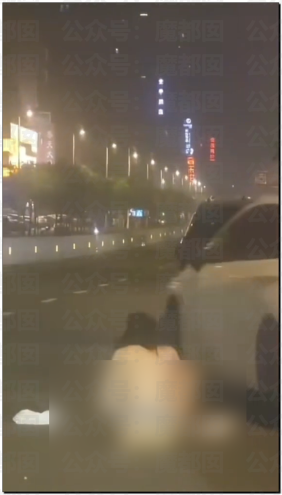 两名女同吵架疯传！超绝身材却一丝不挂坐地引发热议（组图） - 20