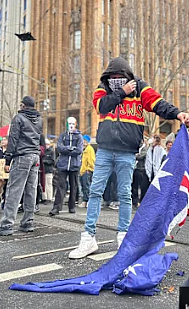 现场多图!墨尔本市中心大乱,反移民和反纳粹人群汇集,正面硬刚!(组图) - 9