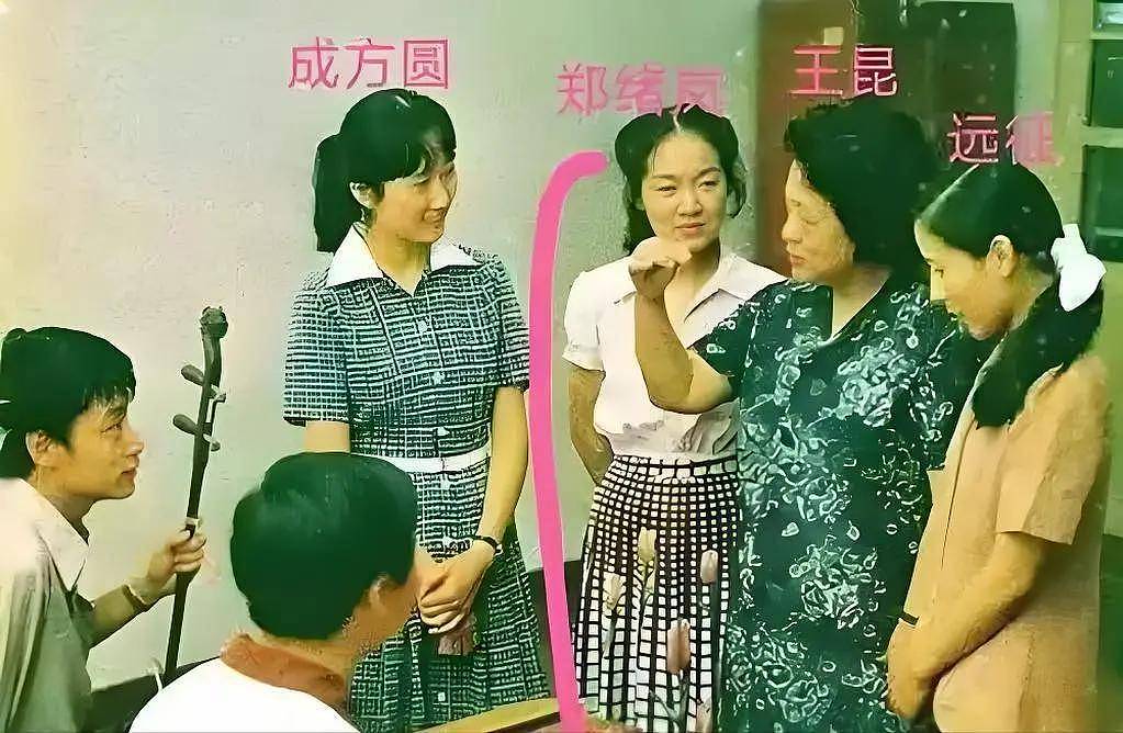 成方圆：曾想与王刚生个孩子，65岁的她照顾9旬父亲（组图） - 8