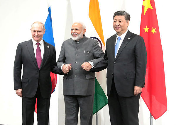 时隔7年访华！莫迪今会见习近平，聚焦边境管控、经贸合作区域安全（组图） - 1