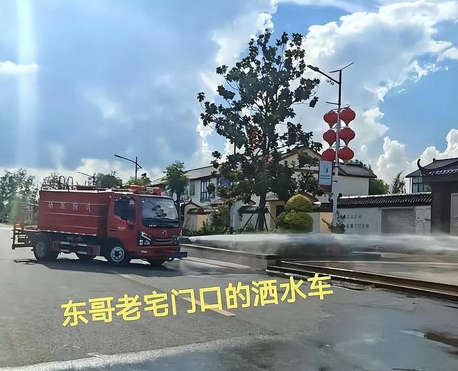 刘强东回老家，凌晨1点喝到脸通红，穿拖鞋做鬼脸，乡亲帮洗房子（组图） - 12