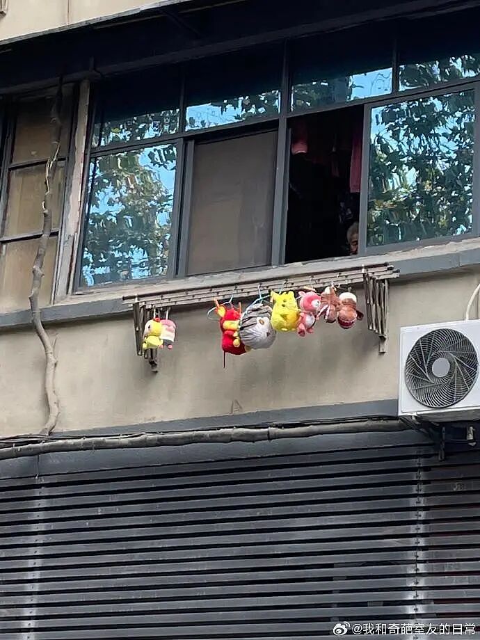 【爆笑】“45岁阿姨说要分期买我的小卡....”哈哈哈哈哈哈哈笑点过多了（组图） - 32