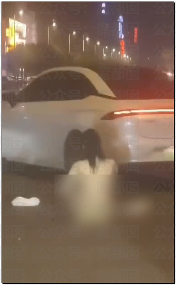 两名女同吵架疯传！超绝身材却一丝不挂坐地引发热议（组图） - 21