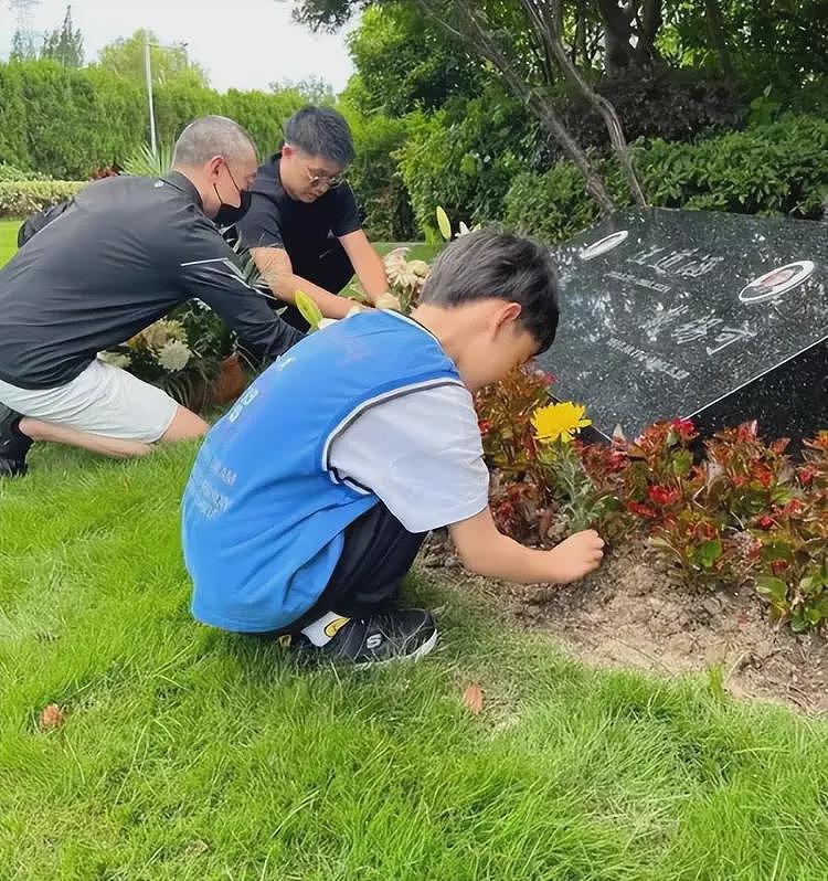 汪雨老婆遭深扒:大学经常旷课,曾留学英国,母亲是小学老师(组图) - 11
