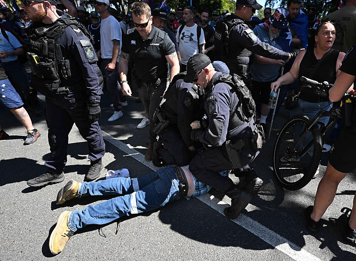 今天，全澳反移民大游行，多地数万人集结涌上街头！警察现场待命， 直升机出动（组图） - 14