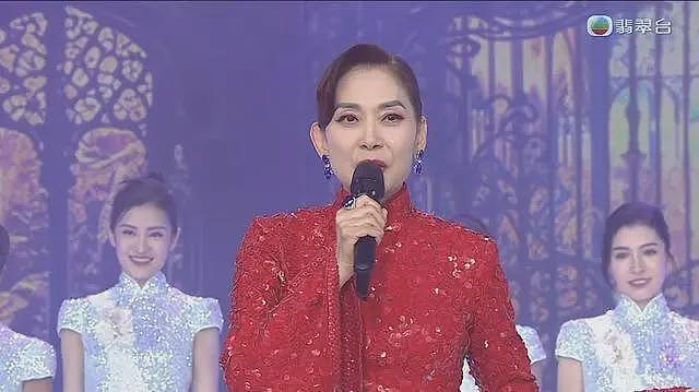 63岁邝美云献唱2025港姐决赛，气质碾压冠军，看不见白头发疑染发（组图） - 9