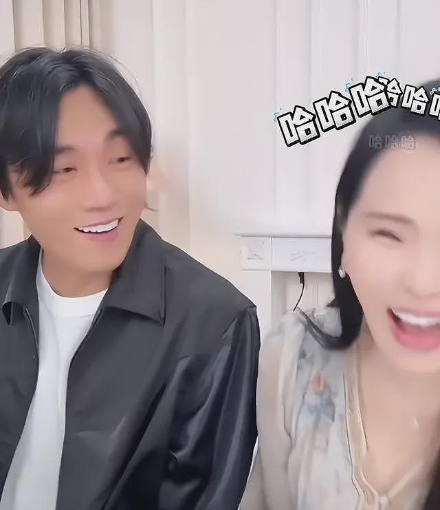 秦昊伊能静同框直播太有趣!被问喜欢老婆哪,秦昊直言:皮肤白皙胸部大(组图) - 10