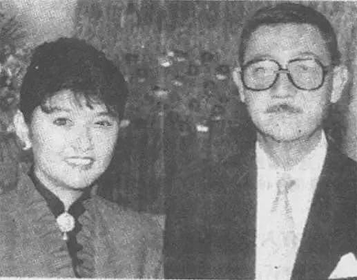 恭喜成功上位！家庭教师挤走正宫，结婚两年老公突然去世！遗嘱允许找男友不许离婚（组图） - 5
