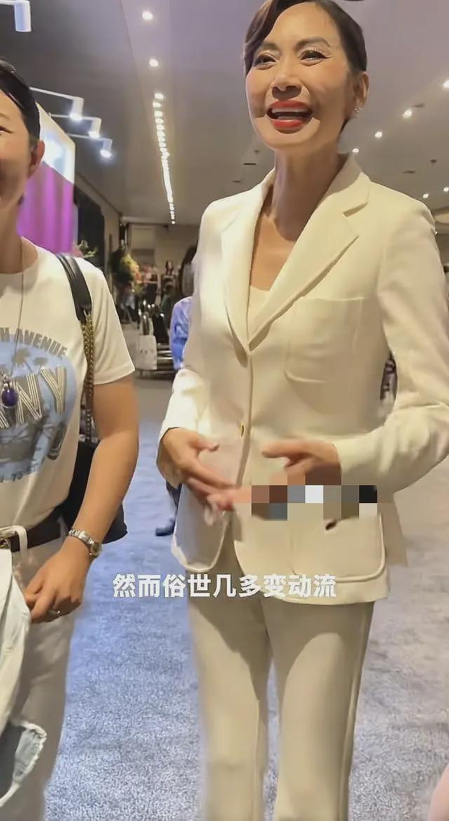 63岁邝美云献唱2025港姐决赛，气质碾压冠军，看不见白头发疑染发（组图） - 3