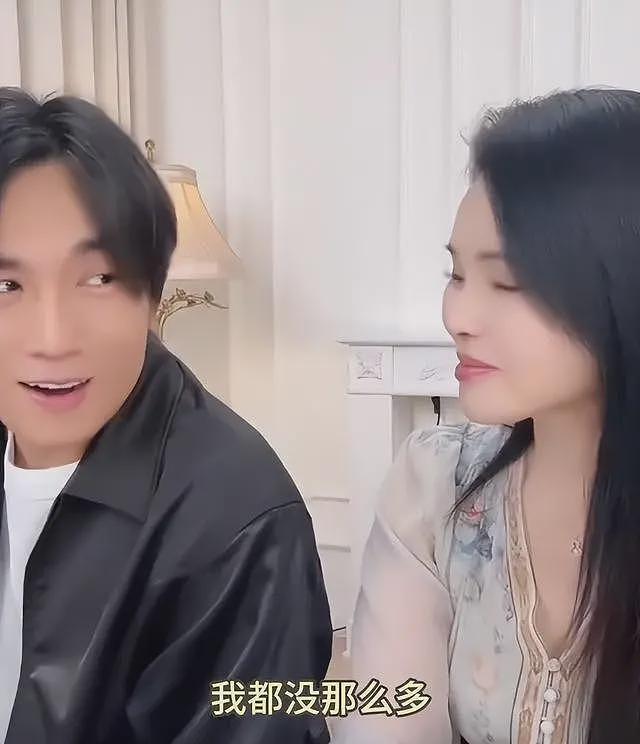 秦昊伊能静同框直播太有趣!被问喜欢老婆哪,秦昊直言:皮肤白皙胸部大(组图) - 5