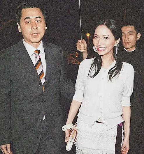 恭喜成功上位！家庭教师挤走正宫，结婚两年老公突然去世！遗嘱允许找男友不许离婚（组图） - 10