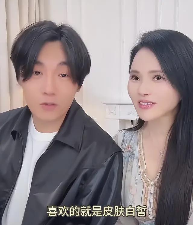 秦昊伊能静同框直播太有趣!被问喜欢老婆哪,秦昊直言:皮肤白皙胸部大(组图) - 9