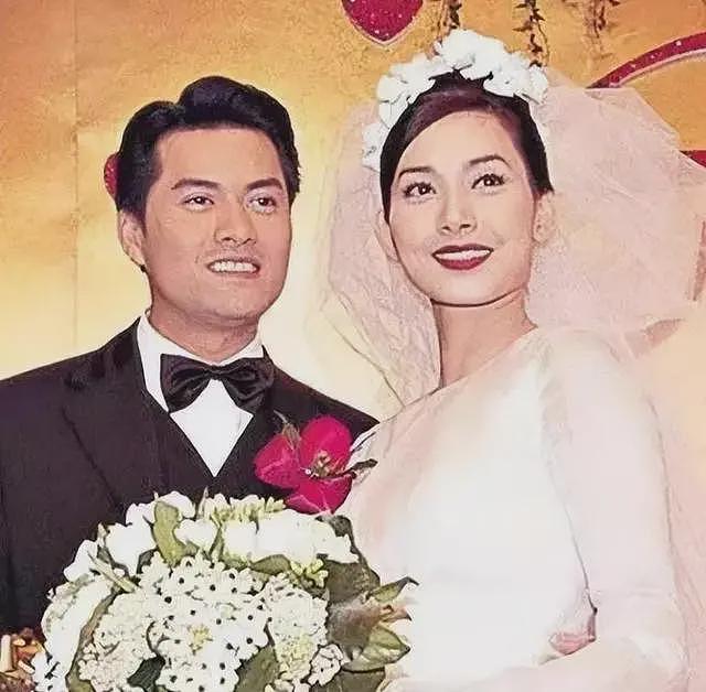 63岁邝美云献唱2025港姐决赛，气质碾压冠军，看不见白头发疑染发（组图） - 21
