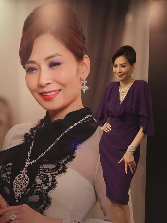 63岁邝美云献唱2025港姐决赛，气质碾压冠军，看不见白头发疑染发（组图） - 24