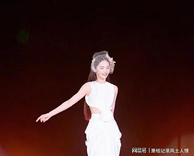 42岁杨丞琳经历危机，大手术过后仍需康复，丈夫李荣浩暖心陪伴（组图） - 5