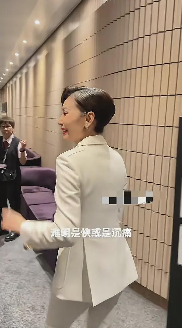 63岁邝美云献唱2025港姐决赛，气质碾压冠军，看不见白头发疑染发（组图） - 8