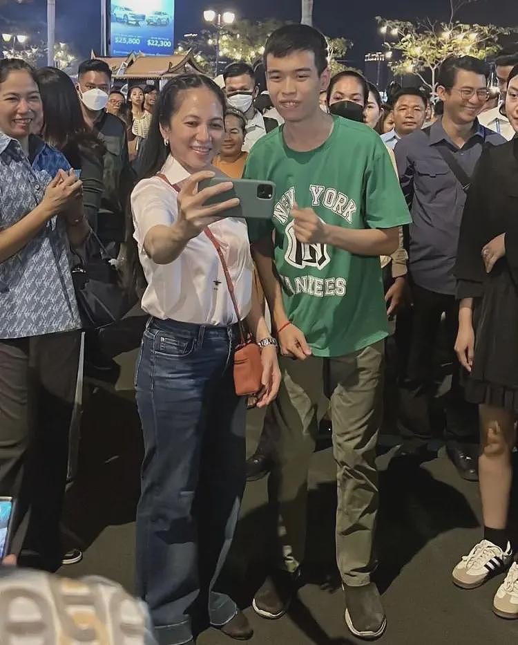“苦情”首相白了头,柬埔寨首相夫人碧占莫妮走向台前(组图) - 4