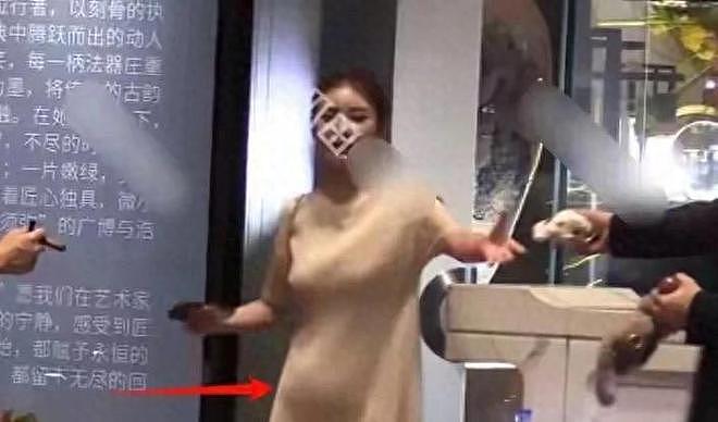 汪小菲夫妇参加婚宴，马筱梅小腹凸起疑怀孕（组图） - 1