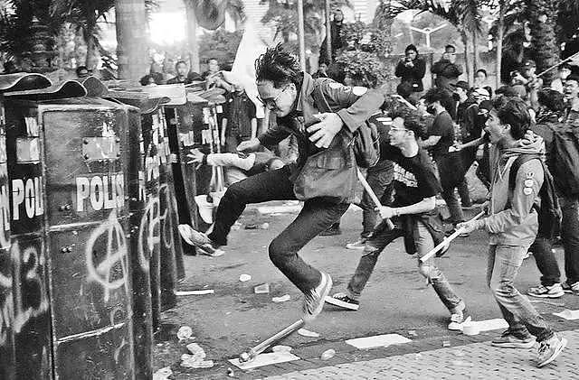 印尼爆发大规模抗议！当地华人：多位政要住宅被洗劫（组图） - 1