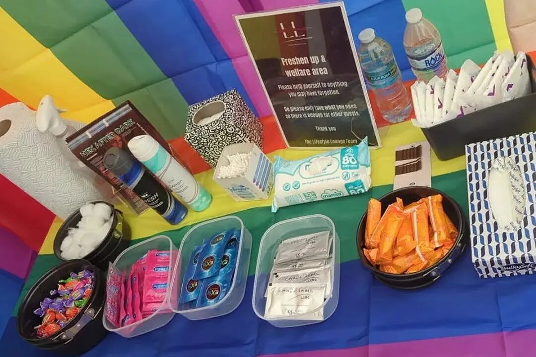 英国最脏的派对，上千人光腚呆好几天（组图） - 31