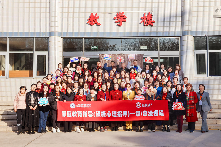 【情感】她曾无数次想过离婚，吼哭女儿逼走丈夫，如今举办“妈妈茶话会”，疗愈20多个家庭（组图） - 3