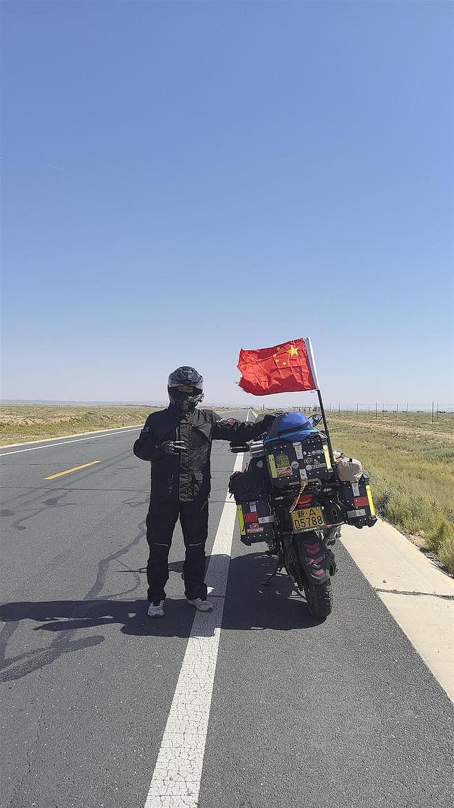 克拉玛依小伙摩旅骑行3500公里去报到,大一时报名参军(组图) - 2