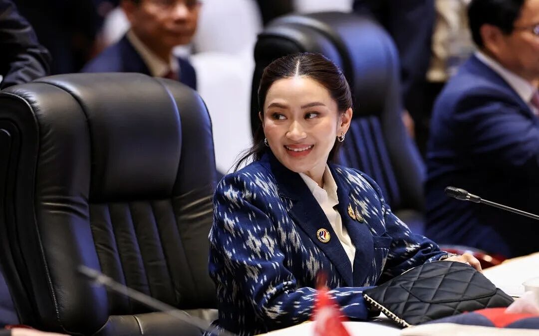 泰国39岁美女总理一年就下台，只因打电话叫了声“叔叔”，她太年轻被做局了？（组图） - 16